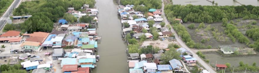 Face à la montée des eaux, un village en sursis