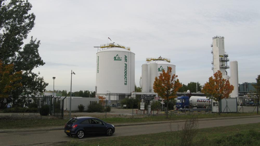 La société Prodair fabrique de l'oxygène liquide et de l'azote, transportés par camion et par un pipline sous le Rhin.