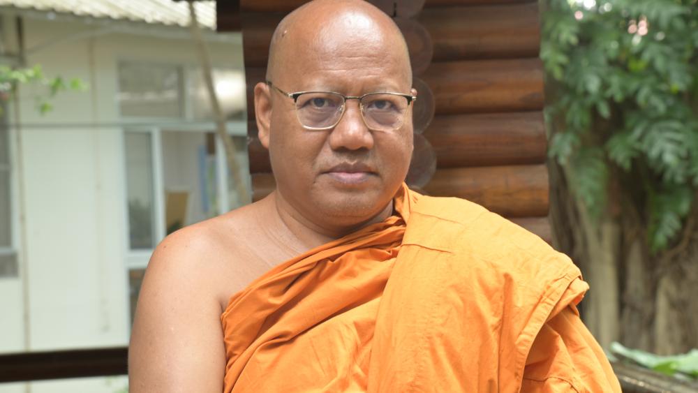 Phra Maha Pranom Dhammalangkaro, le moine à l'initiative du projet. © Camille Carvalho