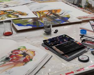 Des pics verts aux pinceaux