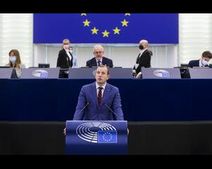 L'actu du jeudi 10 mars en bref : SMS controversés et textile durable