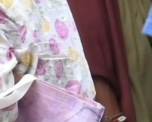 Sans retraite en Thaïlande, les personnes âgées tirent sur la corde