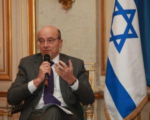 Juppé : Frapper Téhéran aurait des 