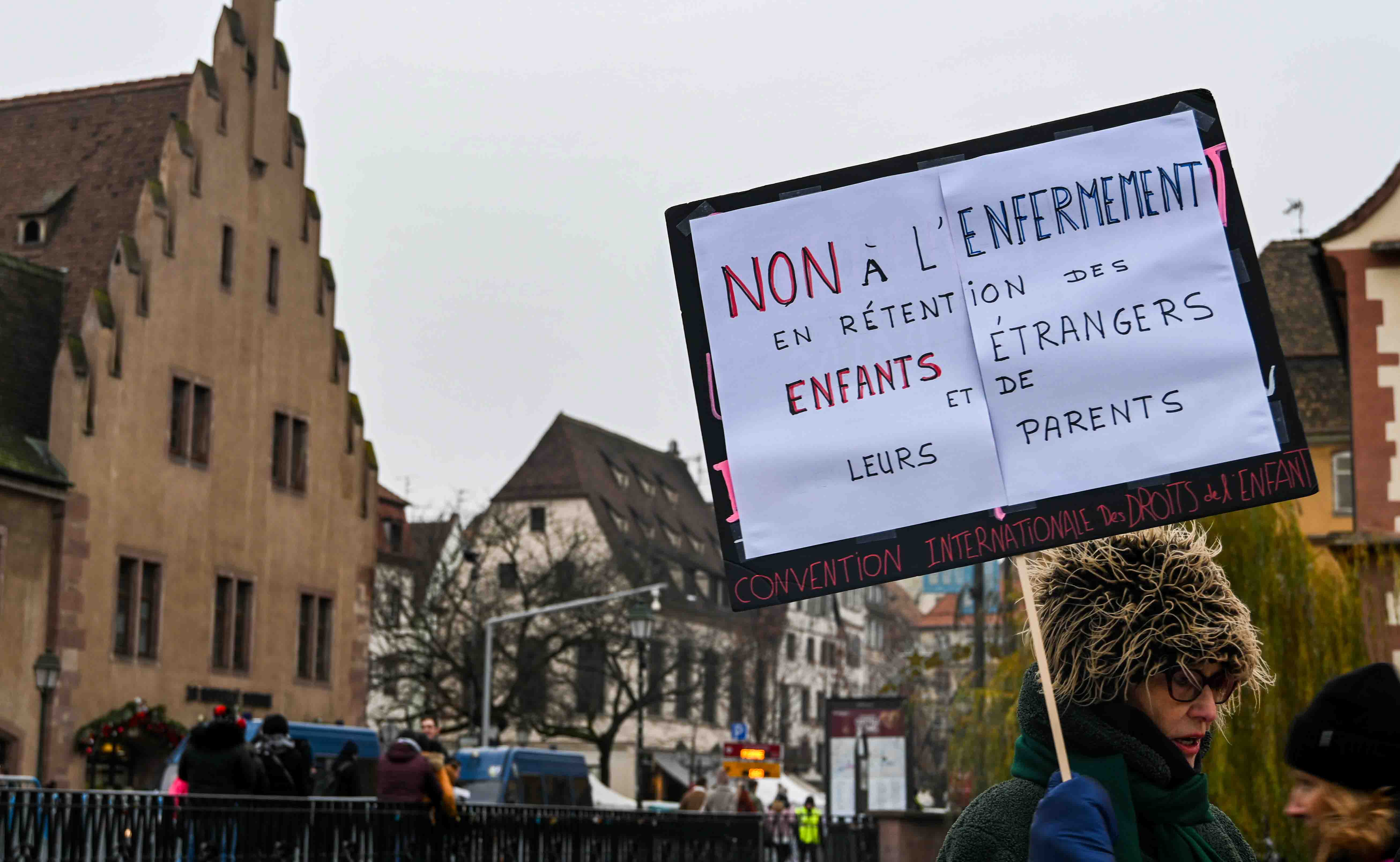 Photo de pancartes en manifestation.