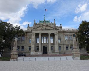 Justice : « Vous devrez vous défendre seul »