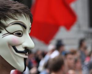 “Les lanceurs d’alerte émergent avec une crise sociale et morale”