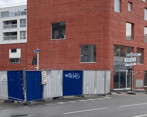 Le parvis de la médiathèque rebat les cartes