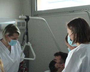 Étudiants infirmiers: pas question de raccrocher la blouse